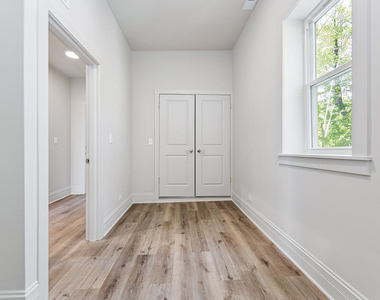 1238 N Artesian Avenue - Photo Thumbnail 5