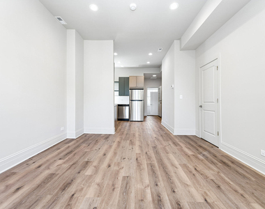 1238 N Artesian Avenue - Photo Thumbnail 2