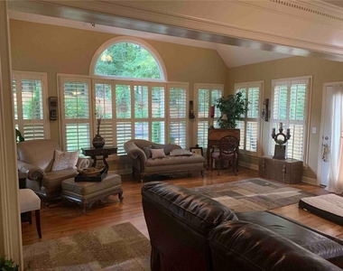 2345 Bray Court Ne - Photo Thumbnail 4
