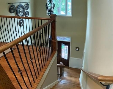 2345 Bray Court Ne - Photo Thumbnail 10