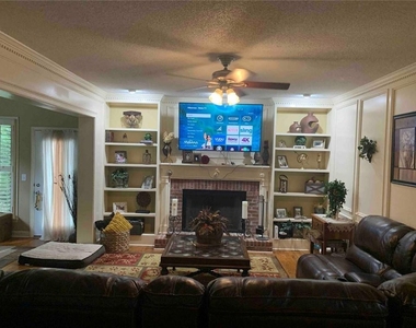 2345 Bray Court Ne - Photo Thumbnail 3