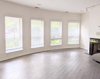807 W 14th Place - Photo Thumbnail 4