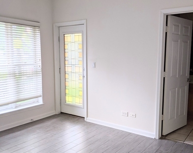 807 W 14th Place - Photo Thumbnail 11