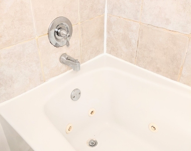 807 W 14th Place - Photo Thumbnail 14