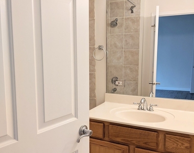 807 W 14th Place - Photo Thumbnail 13