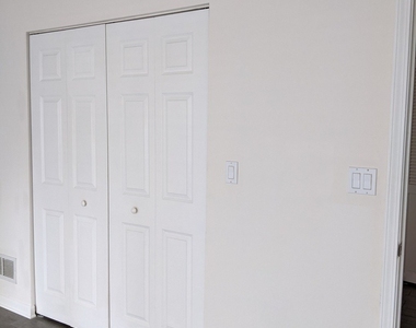 807 W 14th Place - Photo Thumbnail 12
