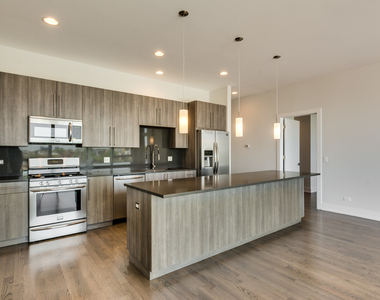 2351 N Seeley Avenue - Photo Thumbnail 2