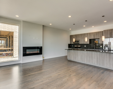 2351 N Seeley Avenue - Photo Thumbnail 3