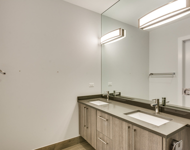2351 N Seeley Avenue - Photo Thumbnail 7