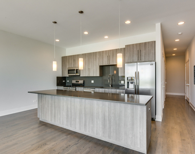 2351 N Seeley Avenue - Photo Thumbnail 1