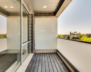 2351 N Seeley Avenue - Photo Thumbnail 9