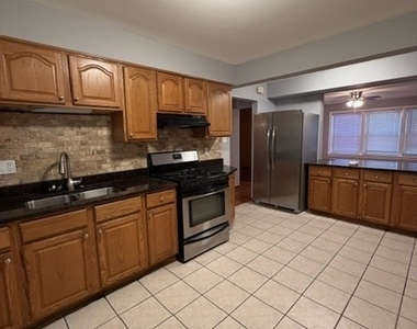 1801 Oak Park Avenue - Photo Thumbnail 10