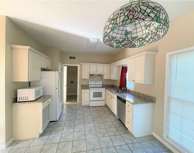 10730 Pinewalk Forest Circle - Photo Thumbnail 7