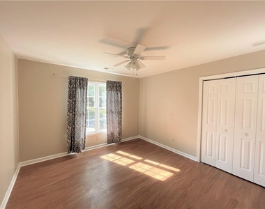 10730 Pinewalk Forest Circle - Photo Thumbnail 17