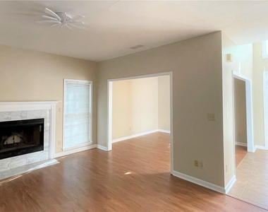 10730 Pinewalk Forest Circle - Photo Thumbnail 5