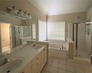 10730 Pinewalk Forest Circle - Photo Thumbnail 15