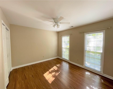 10730 Pinewalk Forest Circle - Photo Thumbnail 16