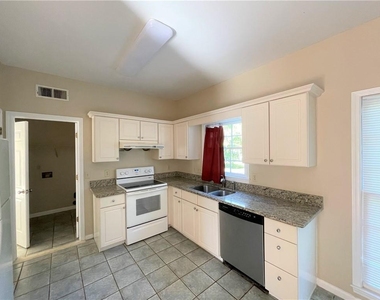 10730 Pinewalk Forest Circle - Photo Thumbnail 8