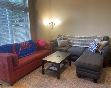 2135 N Southport Avenue - Photo Thumbnail 3