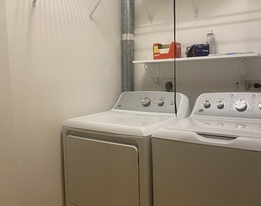 2135 N Southport Avenue - Photo Thumbnail 12