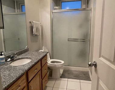 2135 N Southport Avenue - Photo Thumbnail 11