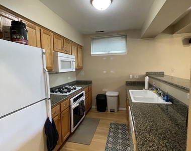 2135 N Southport Avenue - Photo Thumbnail 4
