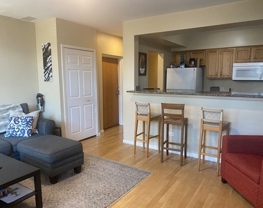 2135 N Southport Avenue - Photo Thumbnail 1