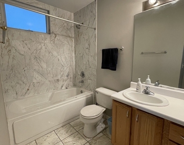 2135 N Southport Avenue - Photo Thumbnail 8