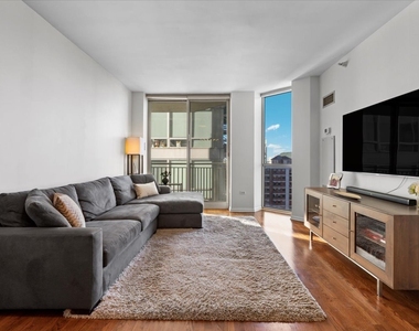 645 N Kingsbury Street - Photo Thumbnail 10