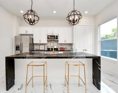 6555 Sealey Street - Photo Thumbnail 3