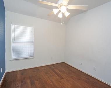 7102 Thistlewood Park Court - Photo Thumbnail 22