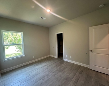 104 Turner Drive - Photo Thumbnail 16