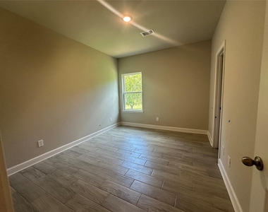 104 Turner Drive - Photo Thumbnail 15