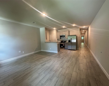 104 Turner Drive - Photo Thumbnail 2