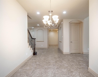 24111 Valencia Ridge Lane - Photo Thumbnail 11