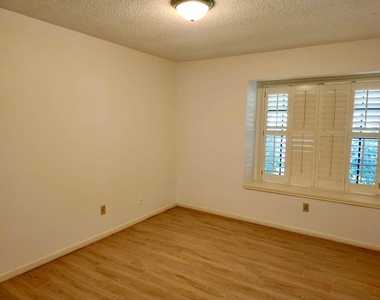 2118 Hickory Lawn Drive - Photo Thumbnail 7