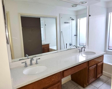 2118 Hickory Lawn Drive - Photo Thumbnail 6