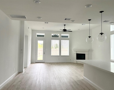 15310 Spanish Ranchos Ways - Photo Thumbnail 7