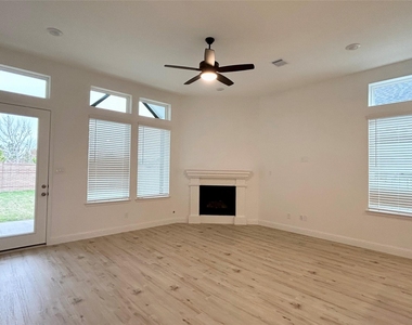 15310 Spanish Ranchos Ways - Photo Thumbnail 9