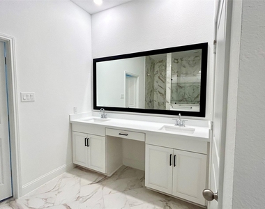 15310 Spanish Ranchos Ways - Photo Thumbnail 19