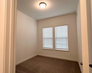 15310 Spanish Ranchos Ways - Photo Thumbnail 33