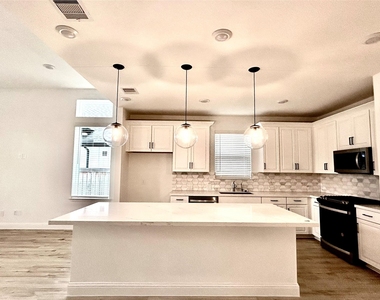 15310 Spanish Ranchos Ways - Photo Thumbnail 11