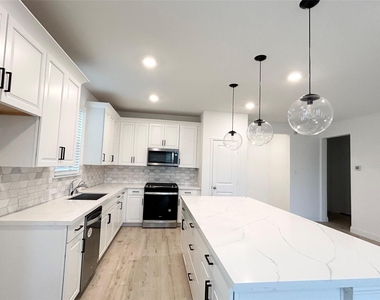 15310 Spanish Ranchos Ways - Photo Thumbnail 12