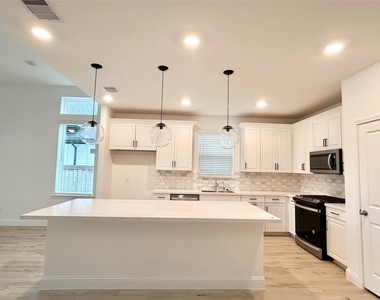 15310 Spanish Ranchos Ways - Photo Thumbnail 10