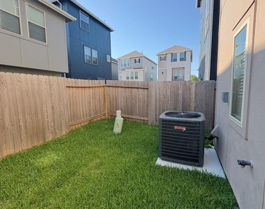 11904 Lawton Creek Lane - Photo Thumbnail 27