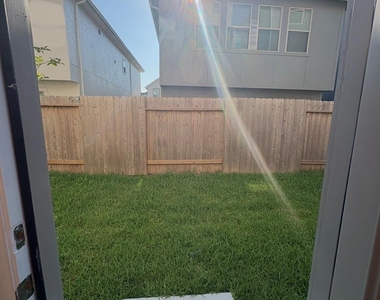 11904 Lawton Creek Lane - Photo Thumbnail 25