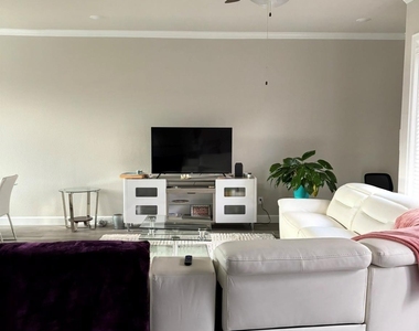 11904 Lawton Creek Lane - Photo Thumbnail 3