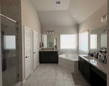11904 Lawton Creek Lane - Photo Thumbnail 7