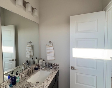 11904 Lawton Creek Lane - Photo Thumbnail 10