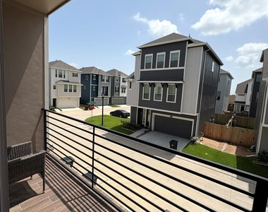 11904 Lawton Creek Lane - Photo Thumbnail 1